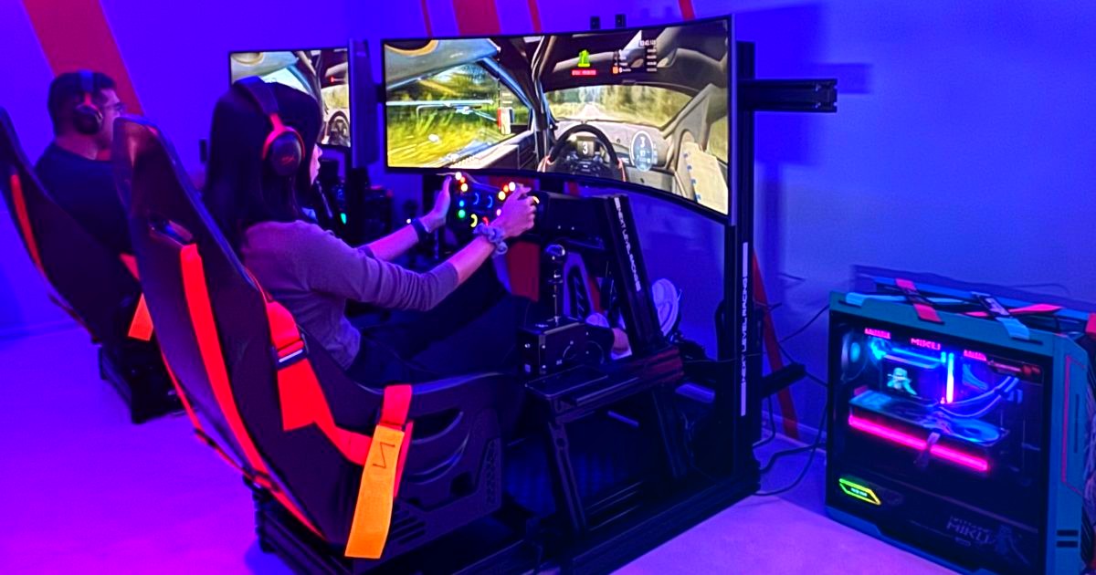 Two friends racing side by side at Level3