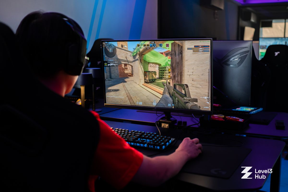 A player in Counter-Strike 2 at a Level3 PC